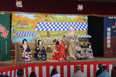 「鬼一法眼三略巻　菊畑の段」の一場面=岡山県奈義町で