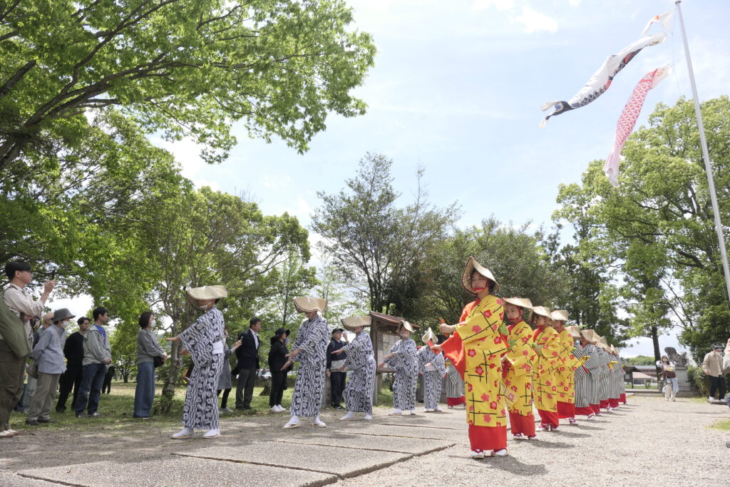 風情ある踊りを披露する津山情緒保存会