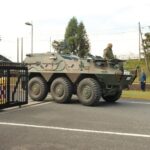 緊急移動訓練を行う車両