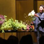 花材の特徴を説明する宏貴さん