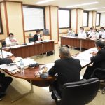 津山市議会産業委員会は15日、農業生産者の所得向上などを目的に市が10月に設立を予定する「地域商社」について集中的な審査を行った