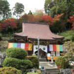 善應寺周辺を彩るモミジの紅葉