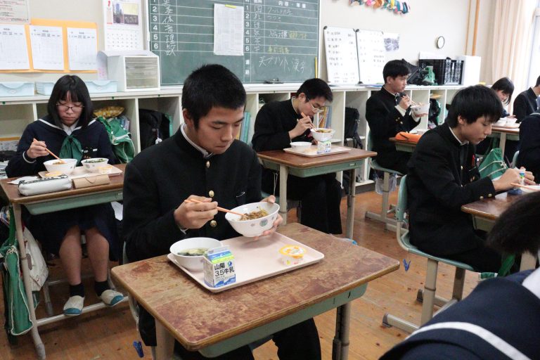 中学生給食に県産和牛使用