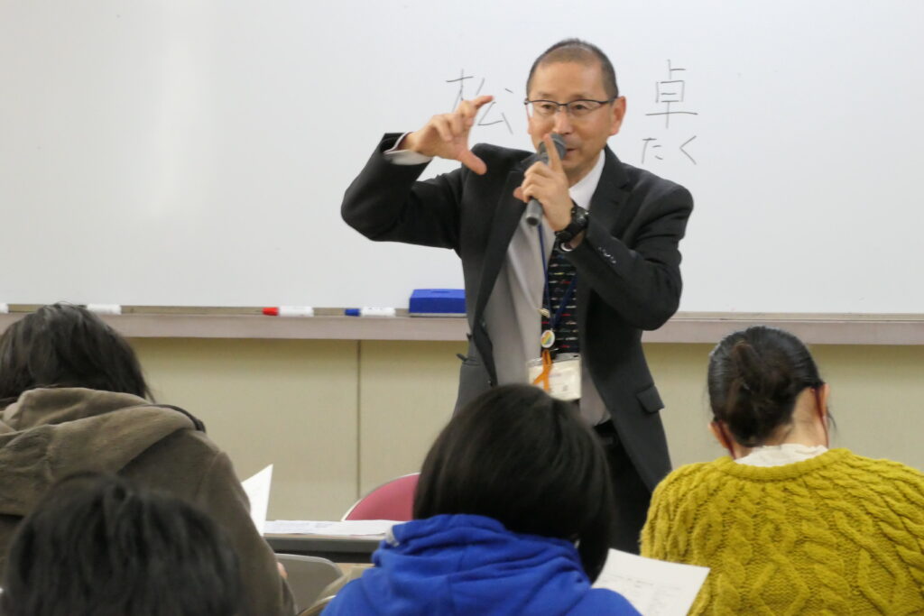 外部講師として講義を行った林田小の松本校長