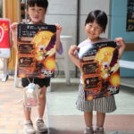 「みんなで街を盛り上げたい」と、上映をPRする子どもたち