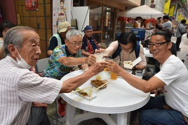 地ビールフェスが開幕　真夏の夜に響く「乾杯」　各地の15銘柄に屋台も／岡山・津山市