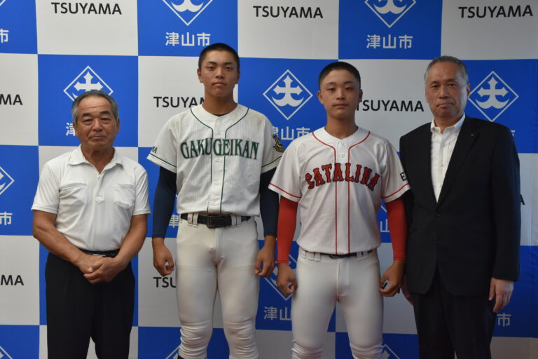 甲子園で戦った山本選手（右から２人目）と永禮選手