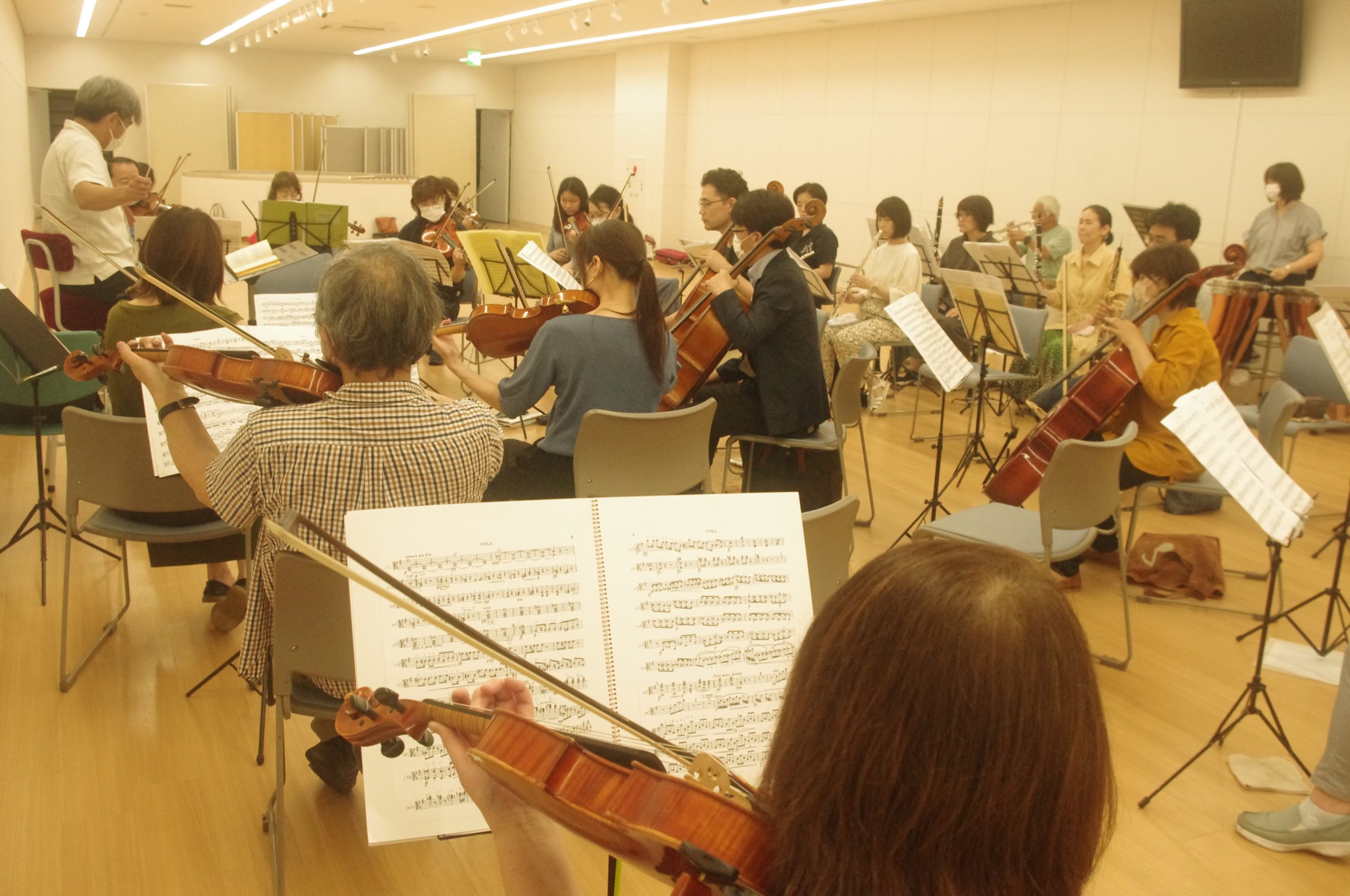 仕上げ練習に励む津山交響楽団のメンバー