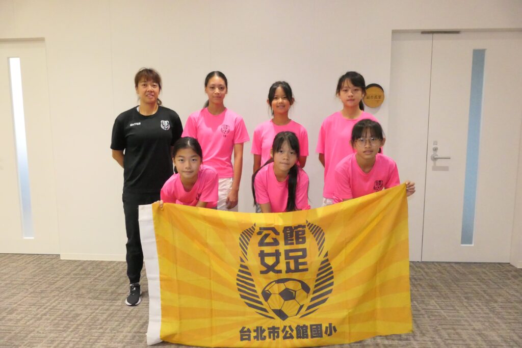 美作市で強化合宿のために来た公館女足の小学6年生のメンバー