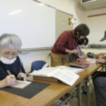 趣向を凝らした作品を作る参加者