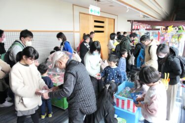 ”地域で子育て”の機運を　「まつり」で親子と住民交流　「思いっきり遊んで楽しい一日」／岡山・真庭市