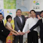 奈義町の文化振興に向け意気込む文化アドバイザーら（左から吉井さん、長谷川さん、奥町長、森山さん、戸部さん）＝岡山県奈義町で
