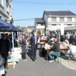 式典後に開かれた野菜と魚の市