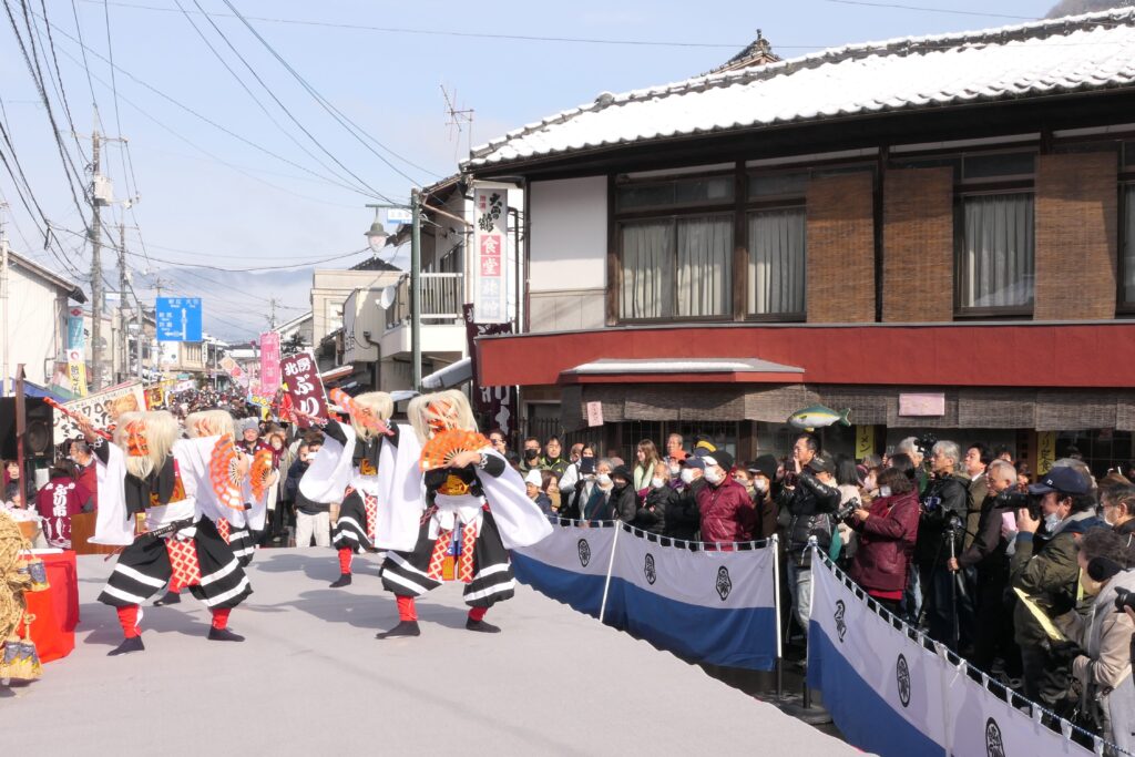 特設ステージで披露された備中神楽