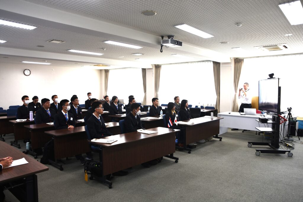 各校をオンラインでつないで実施した式典