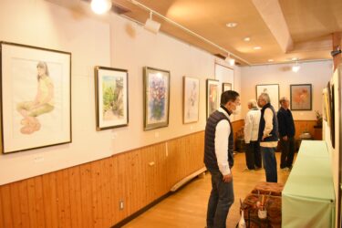 味わい深い筆遣い　来場者見入る水彩画展　定年後に趣味で始めた赤木さん／岡山・美咲町
