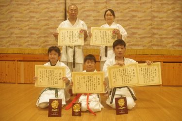 空手大会で拳士活躍　小中学生２人が部門優勝　５人も６種目で上位に／岡山・津山市