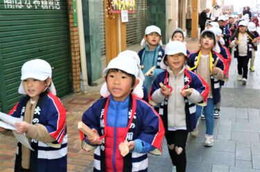 保育園児が「火の用心！」　拍子木手に元気に行進　「気持ちがほっこり」／岡山・津山市