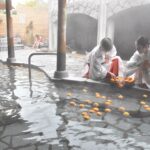 ゆずの香りを楽しむ入浴客