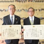 大山さんと小川さんに団体功労者総務大臣表彰