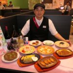サイゼリヤで提供している豊富なメニュー=岡山県津山市で