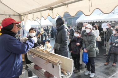 屋台も大盛況　地産地消センター・サンヒルズ「18周年祭」　市場より約3割安い商品も／岡山・津山市　　