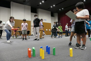 親子で「モルック」　学区の放課後児童クラブ交流会　地域の絆づくりにも／岡山・真庭市　