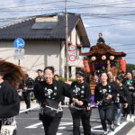 威勢よく練るだんじり=材木町で