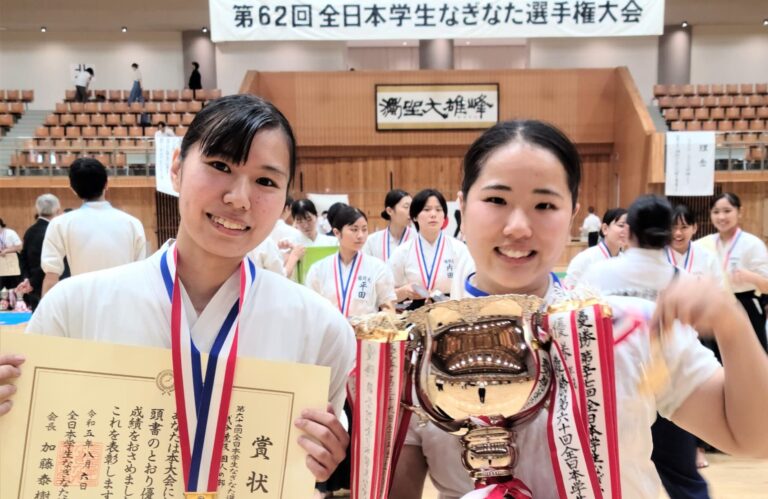 団体の部で優勝した青井選手（右）と、個人の部で3位入賞した山根選手＝山根監督提供