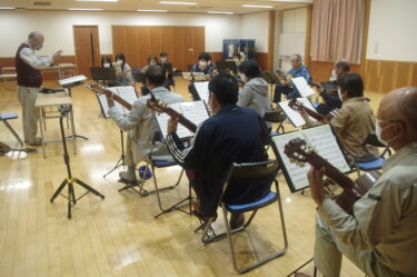もうすぐ本番　マンドリン楽団が26日に定演　優しい音色で心安らいで／岡山・津山市