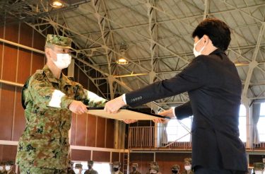 鳥インフルエンザ対応で陸上自衛隊日本原駐屯地に感謝状