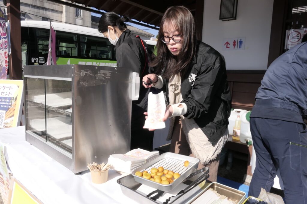 旬のサツマイモを活用した揚げたてのさつまいもボール