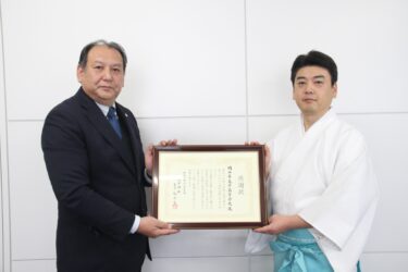 多彩な演出で祭り盛り上げてくれた　美作高校へ感謝状　徳守神社が贈呈／岡山・津山市