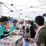 大盛況の「つやまふれあいぶどう祭り」会場