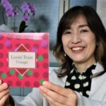 ジャズ曲のニューアルバム「Lovin,Fruit」と作曲を手掛けたAKIKOさん=岡山県津山市で