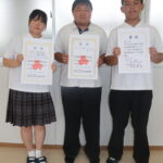 全国大会に出場する（左から）藤井選手、石田選手、水島選手=岡山県津山市で