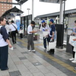 高校生に喫煙禁止を呼びかける参加者