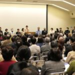 会長に選ばれ、あいさつする髙山会長