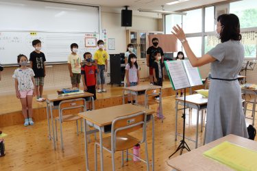 清泉小学校（綾部）の児童、コロナ禍の中で頑張る人を応援する歌