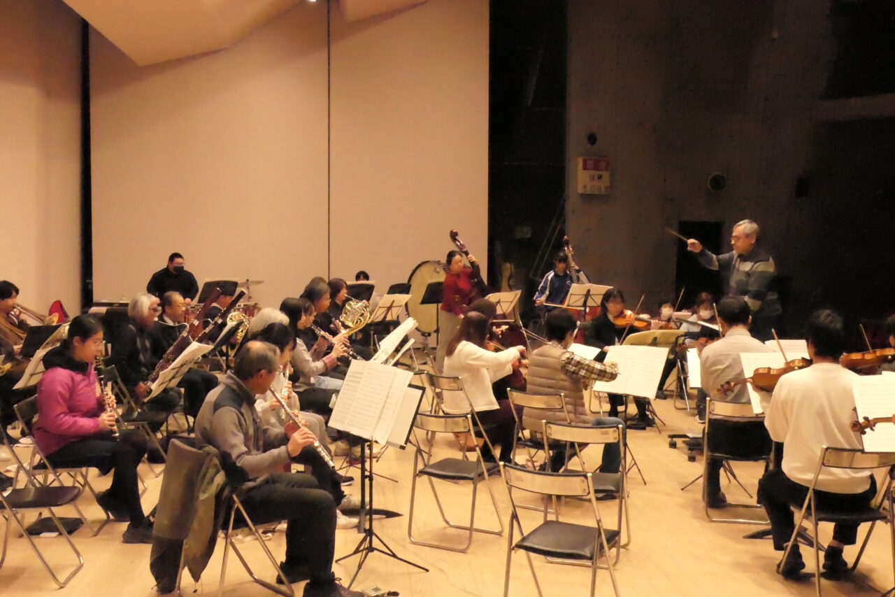 本番に向けて練習に励む子どもら＝岡山県津山市で