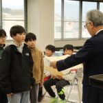 表彰を受ける子どもたち