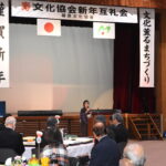 あいさつをする禾本会長