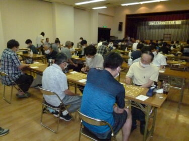 盤上に火花　美作アマ将棋名人戦挑戦者決定大会　名人位獲得をかけて／岡山・津山市　
