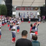 勝央音頭保存会による踊り=岡山県勝央町で