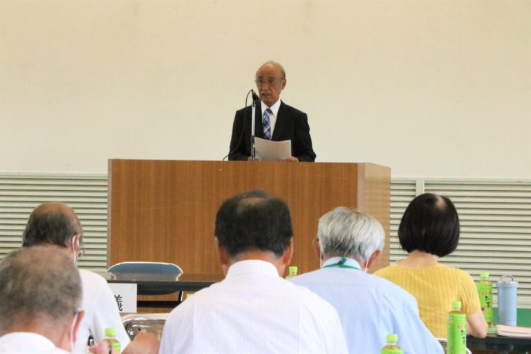 総会であいさつする谷西会長=岡山県津山市で