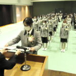 卒業証書を受け取る第36期生=岡山県津山市で