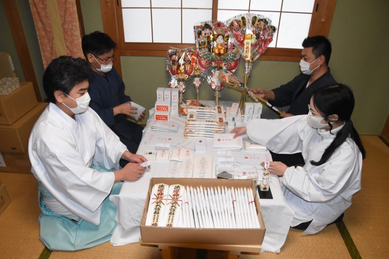 迎春準備徳守神社