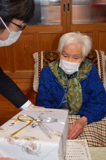 山本玉子さん（油木上）、満１００歳の誕生日