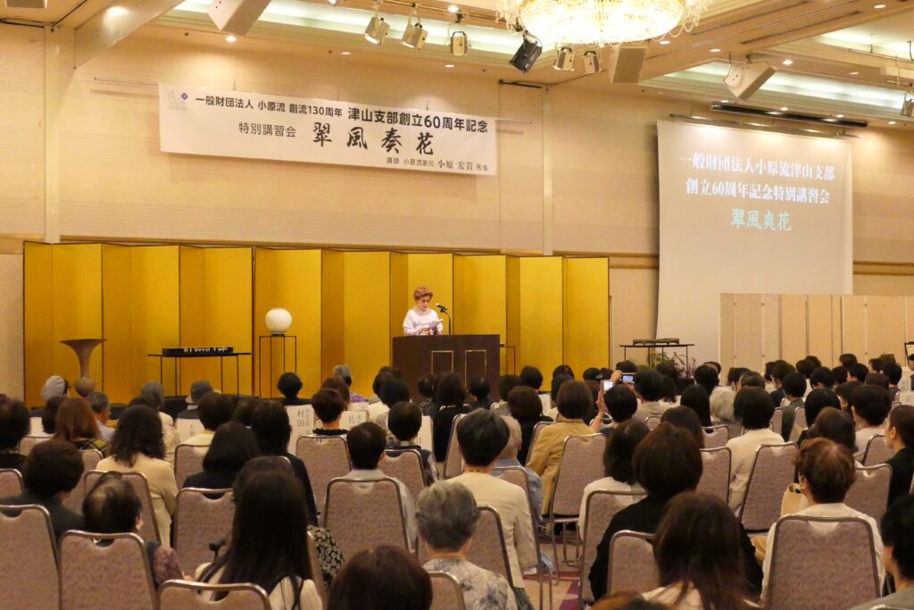 講習に先立ちあいさつする坂手支部長