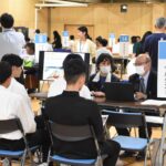 生徒アンケート上位30社がブースを設置した会場